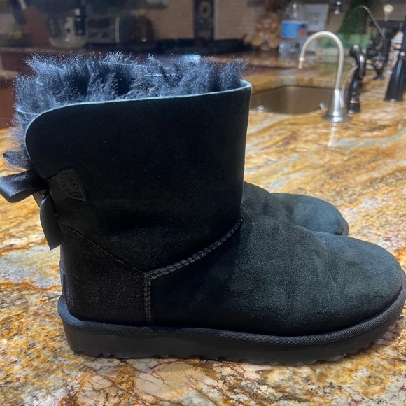 UGG shorties with ribbons black size 8 - Picture 5 of 6